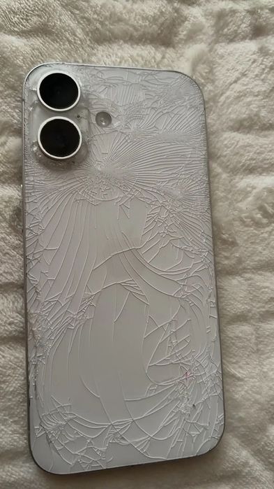 iPhone 16.