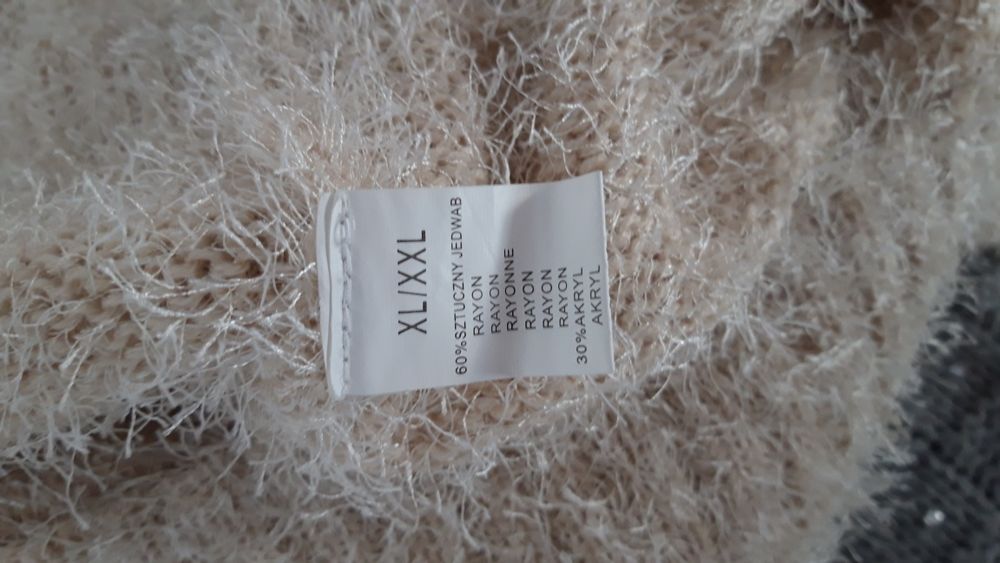 Sweter włochaty S Bershka