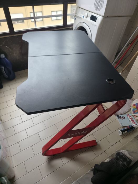 Mesa de escritório + cadeira girtória