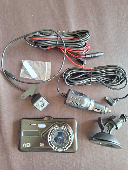 Автомобільний відеореєстратор з сенсорним дисплеєм FullHD з камерою.