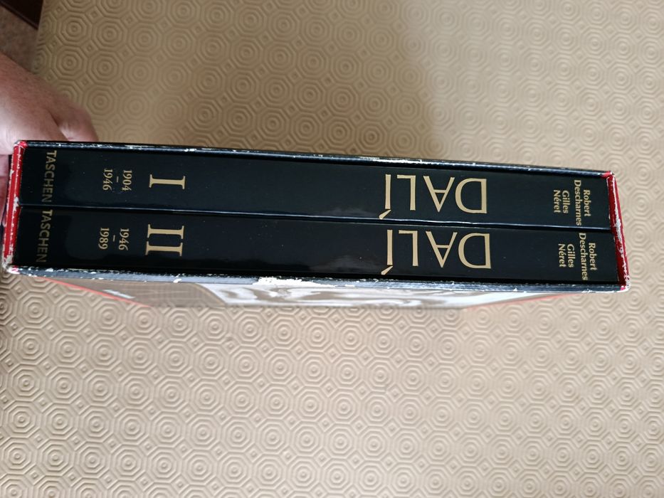 Livros da obra de Dali
