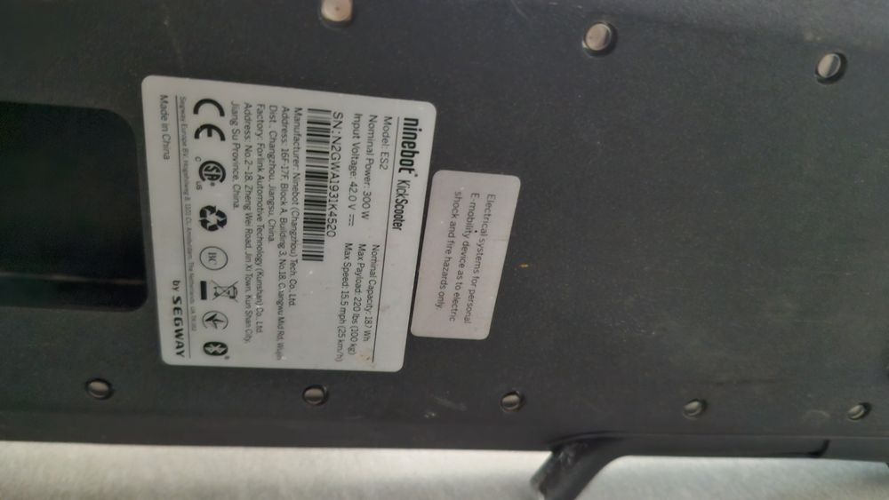 Hulajnoga Segway Ninebot Es2 z ładowarką