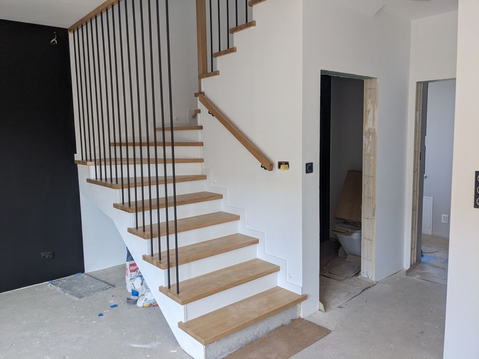 Schody drewniane balustrady producent