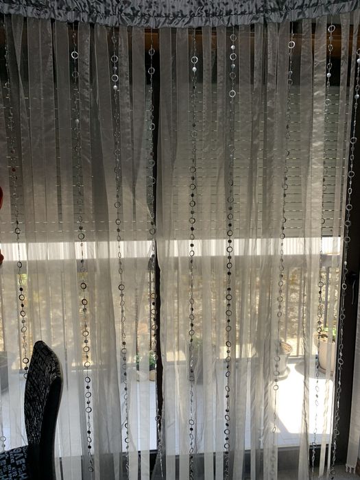 Cortinado cinza e prateado