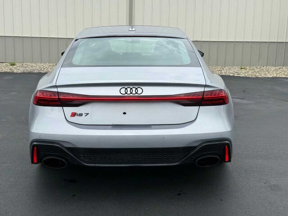 Audi RS 7 quattro      2022