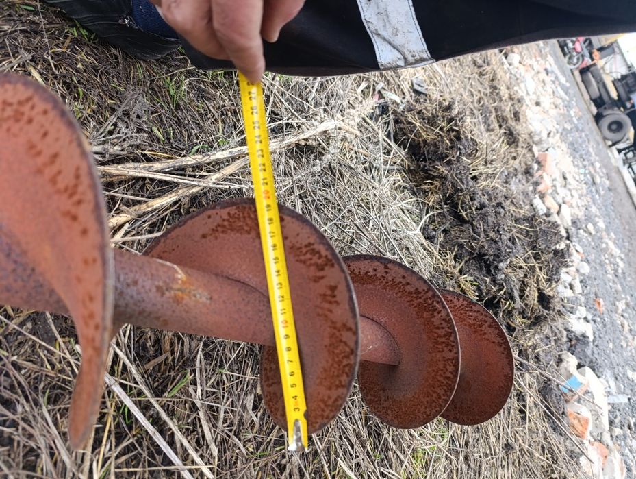 Продам сетку та проф трубу великих розмірів та товщиною 5 мм.