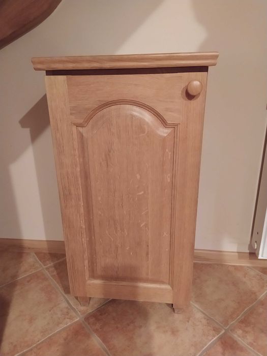 Komody dębowe drewno