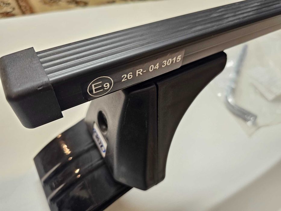 Bagażnik dachowy CRUZ Oplus ST 921-305