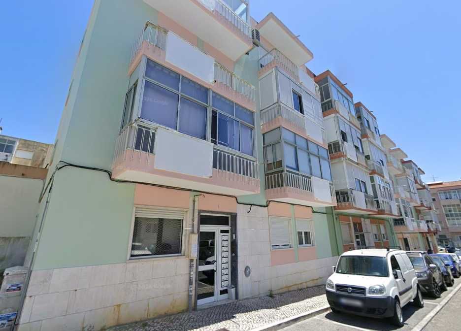 Apartamento T2 Bem Localizado