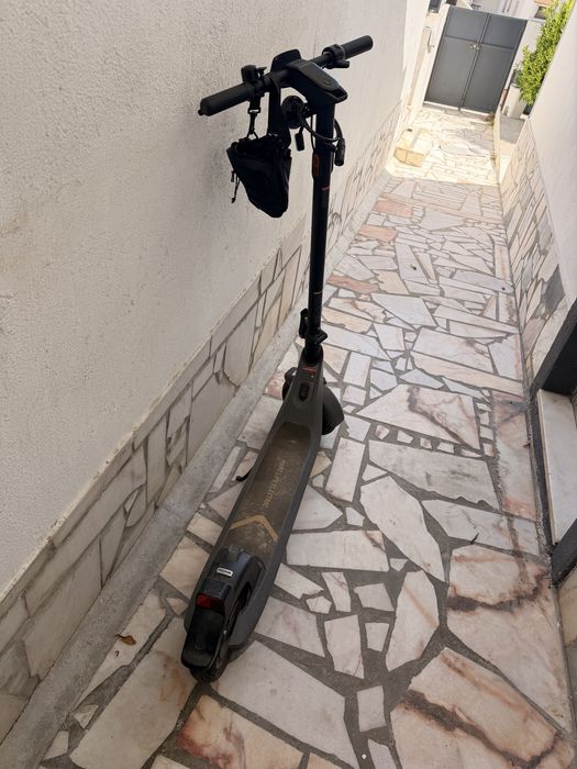 Trotinete Elétrica NIU KQi2 Pro - Com Carregador + Cadeado e Bolsa