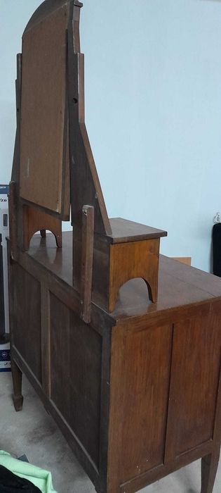 Cómoda antiga artesanal