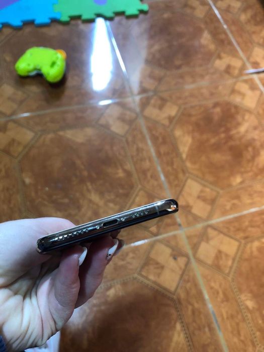 iPhone XS Max usado em bom estado