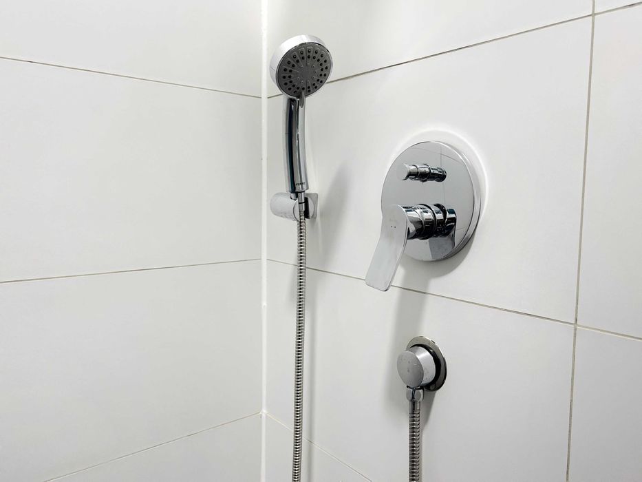 Хостел сучасний у Києві вул. Дмитрівська. Легка доступність! Світло є!