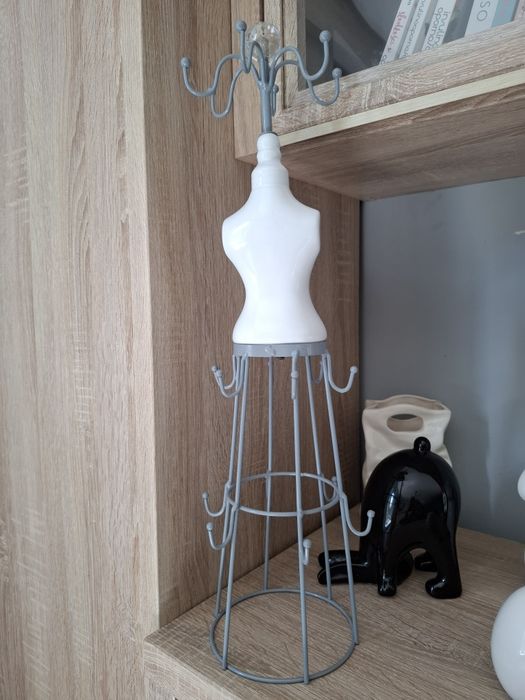 Duży porcelanowo- metalowy wieszak na biżuterię