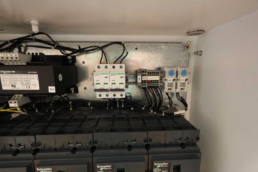Quadro de Baterias Scheneider Electric VLBVAF4P com Diagrama