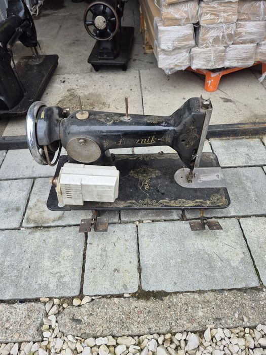 Maszyna do szycia Łucznik KL 82/83.