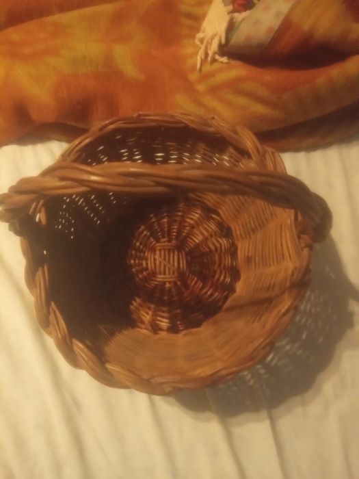 Straw baskets in good condition64741016945153122