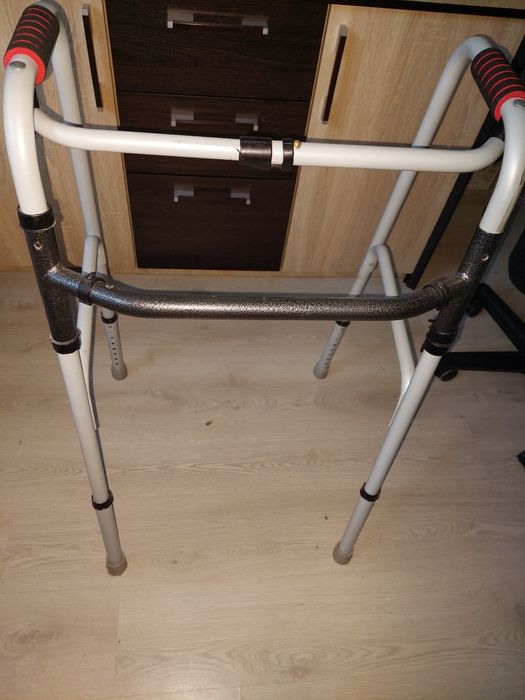 Ходунки медичні, розскладні , нові.