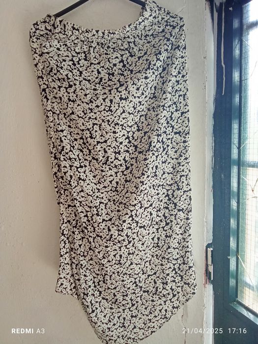 Saia da Bershka com etiqueta