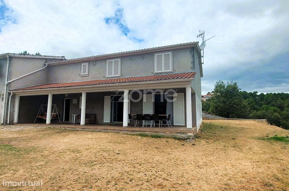 Moradia isolada em Chaves com terreno e vistas para a Cidade