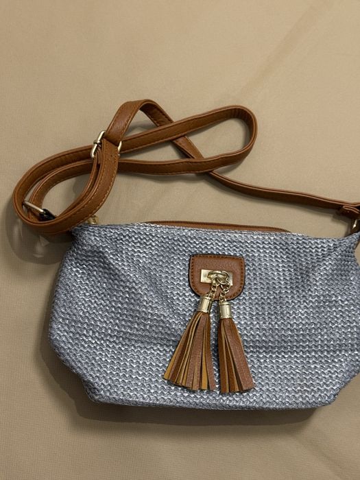 Srebrna torebka na  ramię