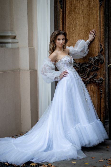 Piękna suknia ślubna boho glamour księżniczka