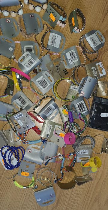 Biżuteria kolczyki piersionski bransoletki łańcuszki