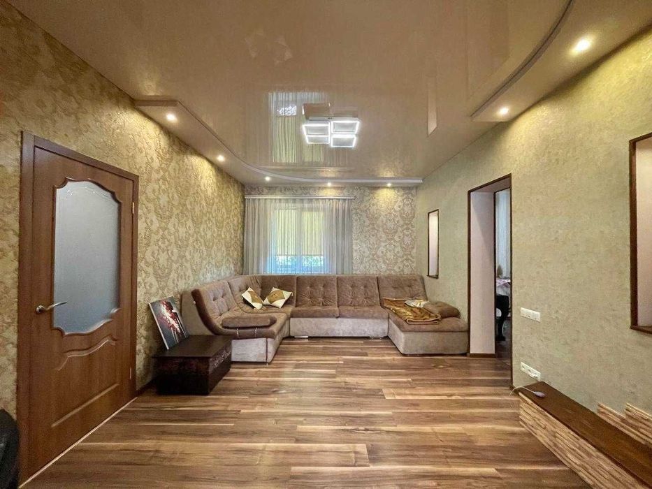 Продам Дом с гаражом  в Подгороднем / Эпицентр/ Метро/ Золотые Ключи