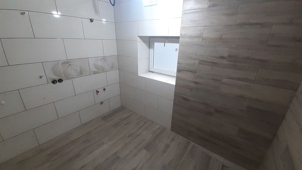 Професійно ложу плитку