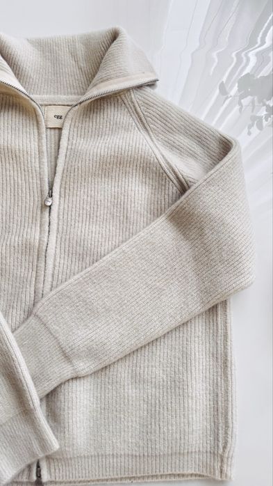 Трендова кофта на замку