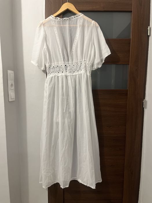 Narzutka dluga biala