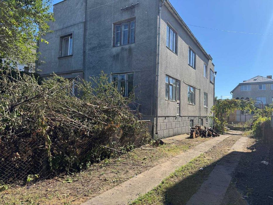 Продається півособняк у с. Опришівці по вул. Зразкова (11)