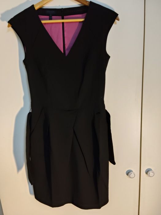 Lindo Vestido Preto marca Escada