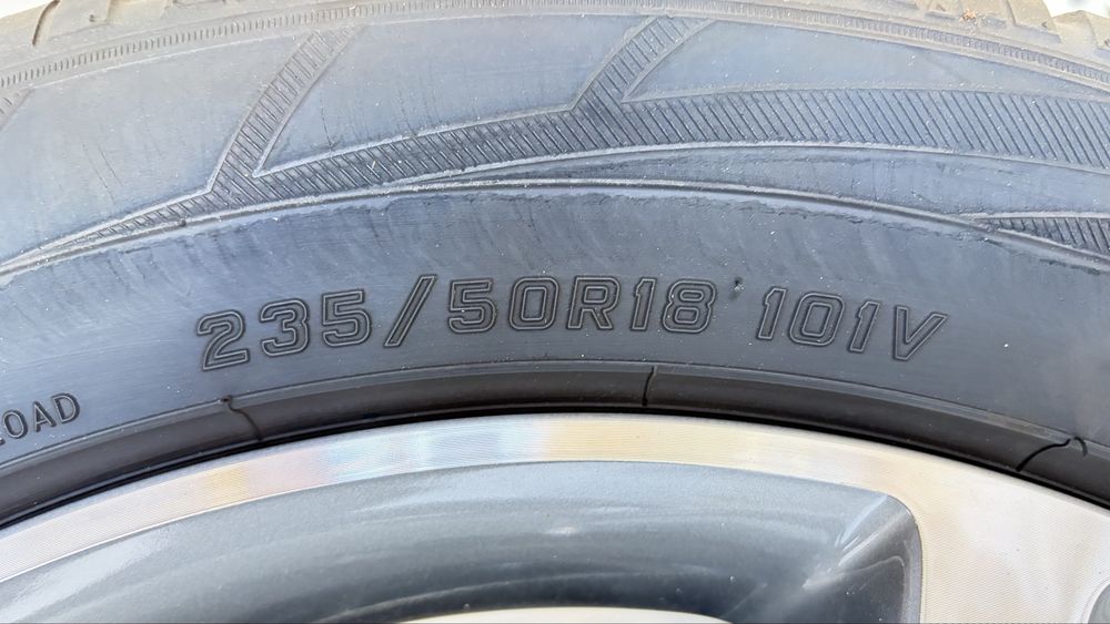 Jantes de liga leve MG originais e pneus 235/50 R 18