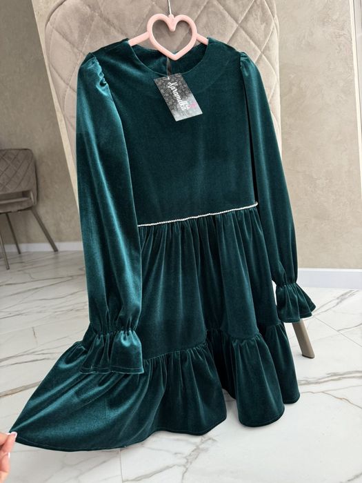 Гарна сукня для дівчинки