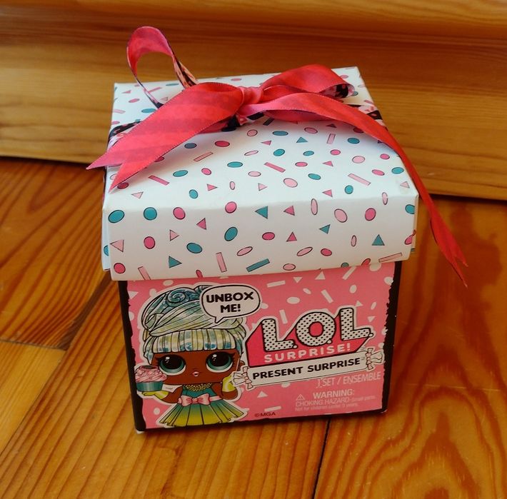 Lalka LOL Surprise Present