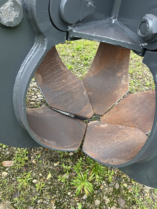 Грейфер для металобрухту пʼяти пелюстковий