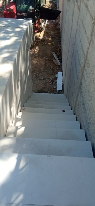 Escadas em pedra lisa, várias soluções a vossa medida