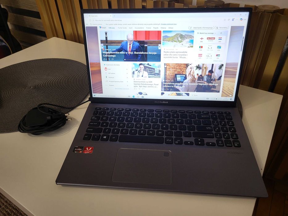 laptop ASUS VivoBook A512D 15.6" Ryzen 5 20 GB RAM 256 GB SSD Windows