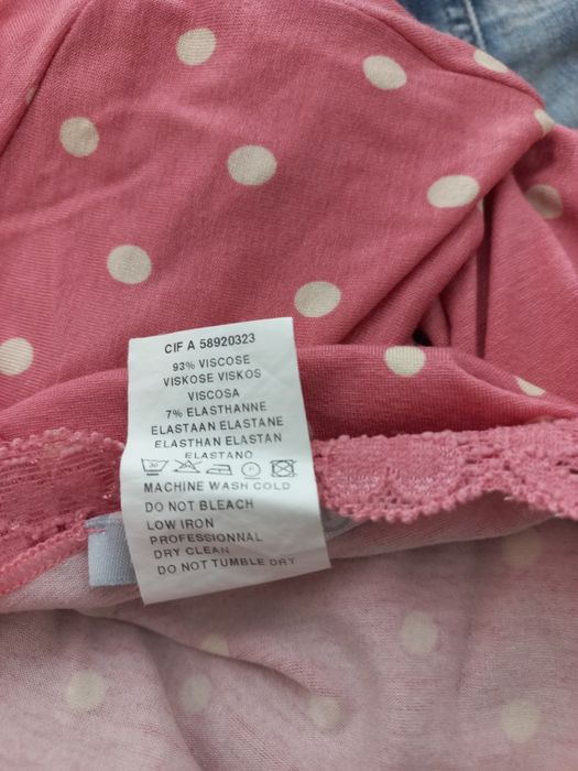 Conjunto novo de casaco e blusa rosa com renda e bolas brancas