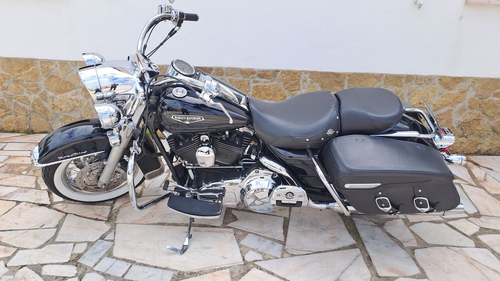 Harley davidson road king classic