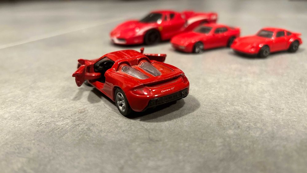 Zestaw resoraków Porsche i Ferrari - sportowe klasyki, 9 szt.