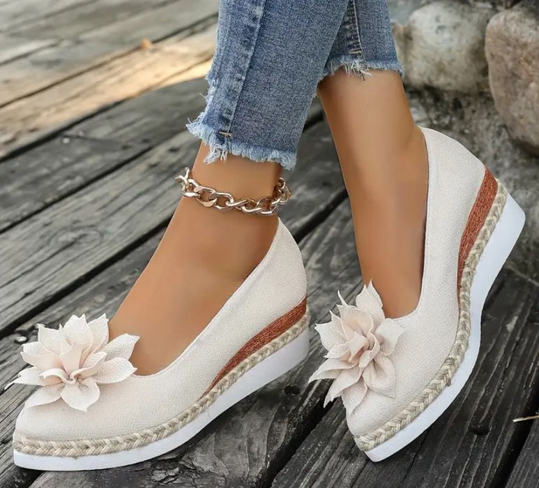 Бежеві туфлі на танкетці жіночі, балетки