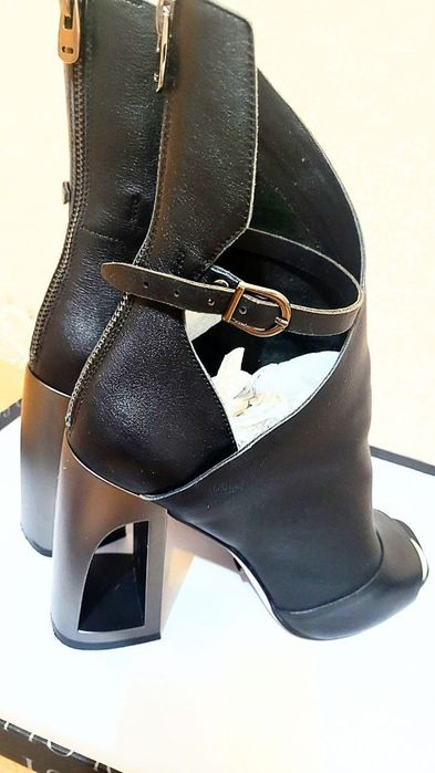 Шкіряні ботільйони.