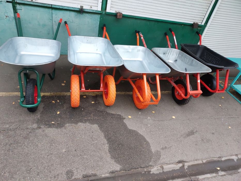 Тачка будівельна, садова