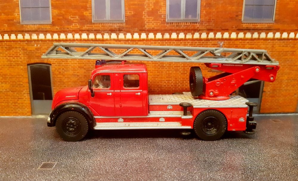 Magirus Deutz bombeiros, SIKU escala 1/50