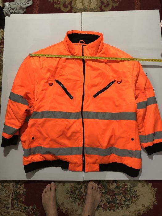 Куртка рабочая из светооталкивающей ткани.