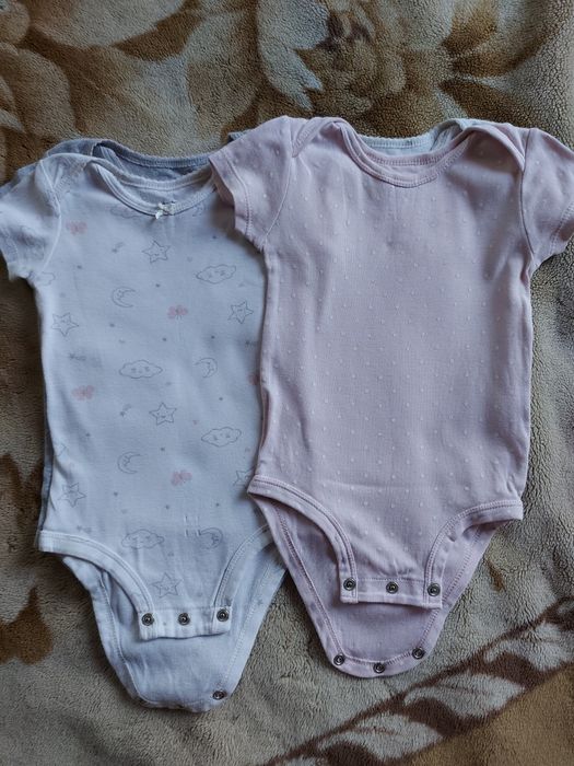 Бодики Carter's на возраст 6-9 месяцев
