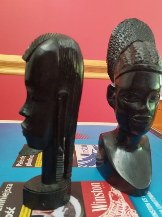 dwie afrykańskie figurki