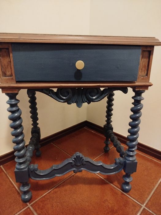 Mesinha de cabeceira vintage restaurada